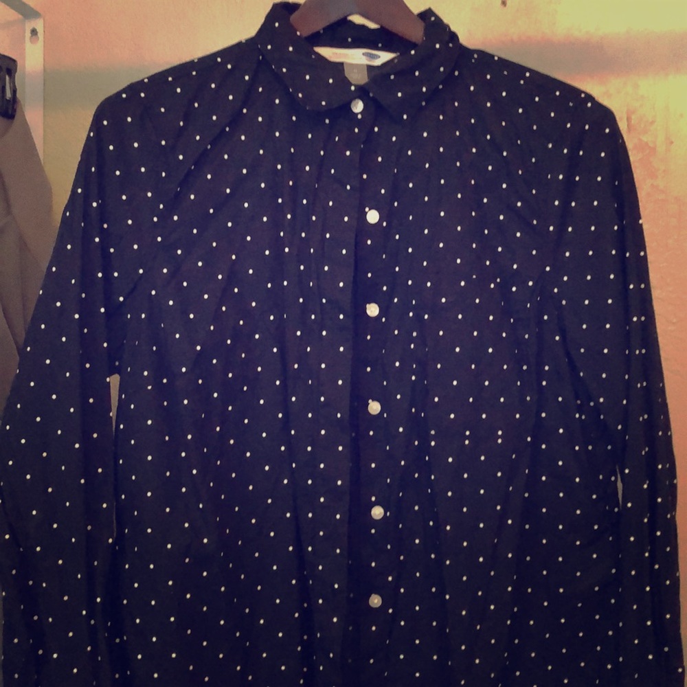 Black bouton up w/white polka dots